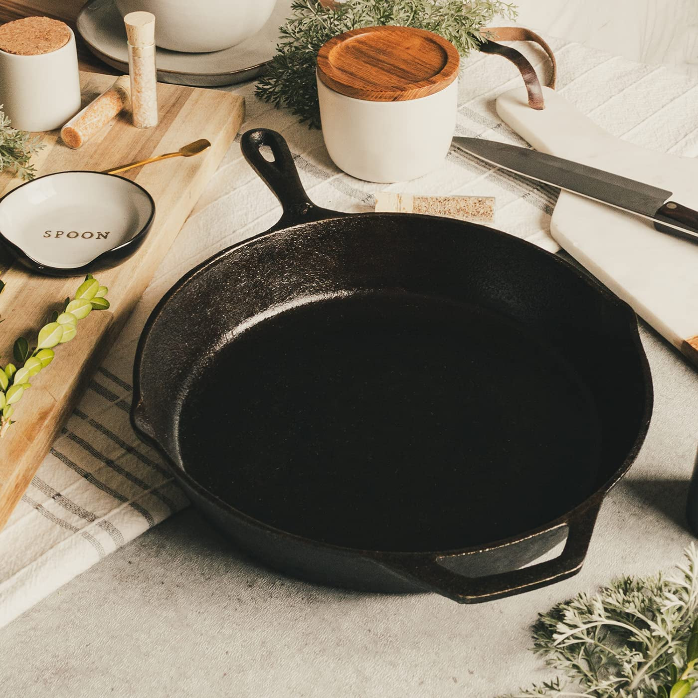 Backcountry Iron 12 Inch round Large Pre-Seasoned Cast Iron Skillet